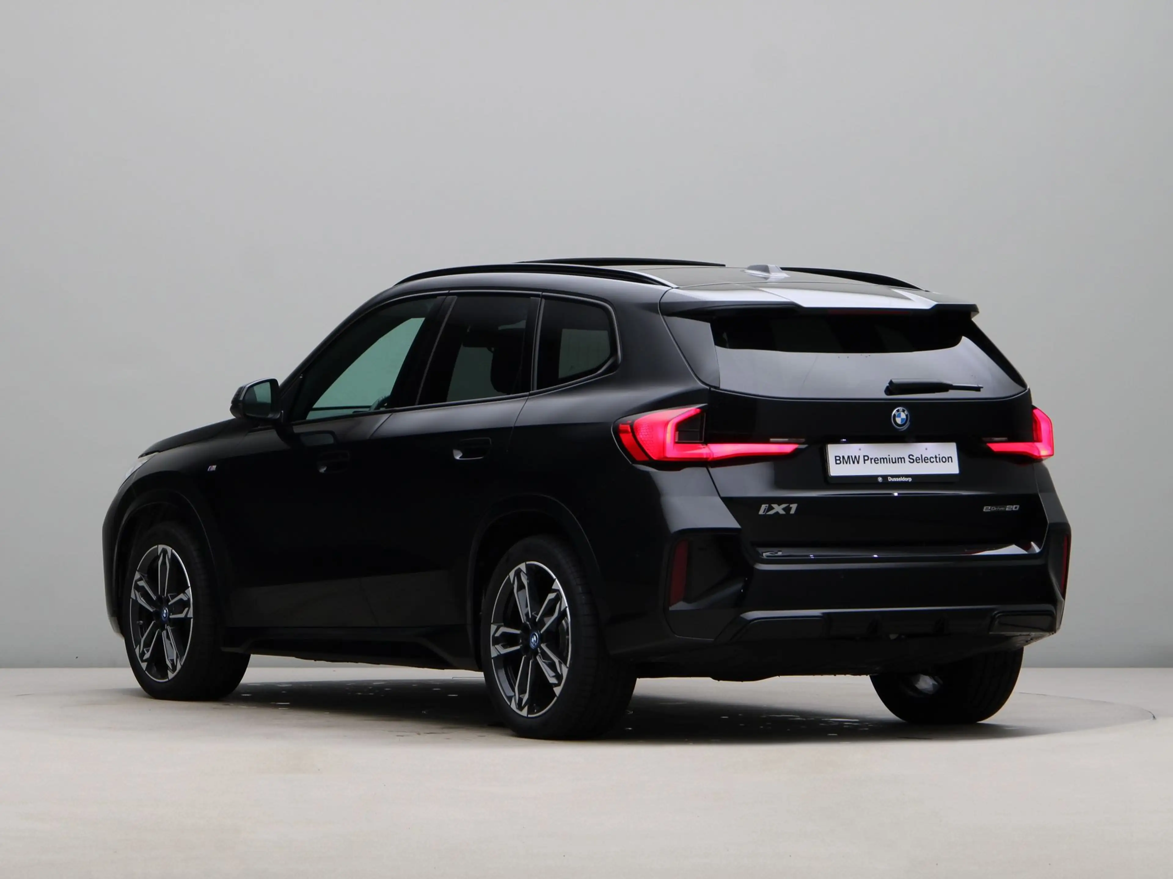 BMW iX1 eDrive20 67 kWh M Sport Edition — photo 10