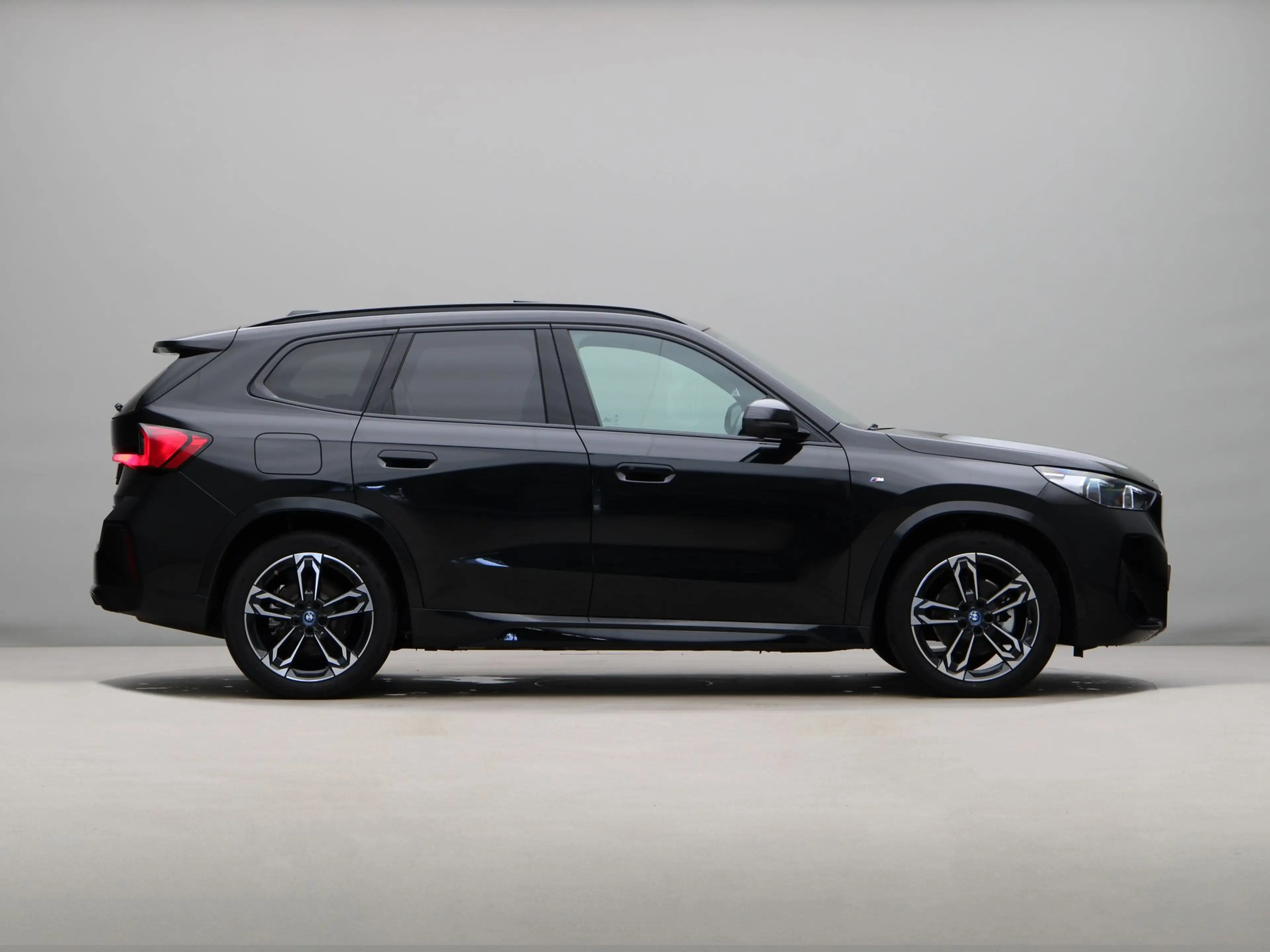 BMW iX1 eDrive20 67 kWh M Sport Edition — photo 7