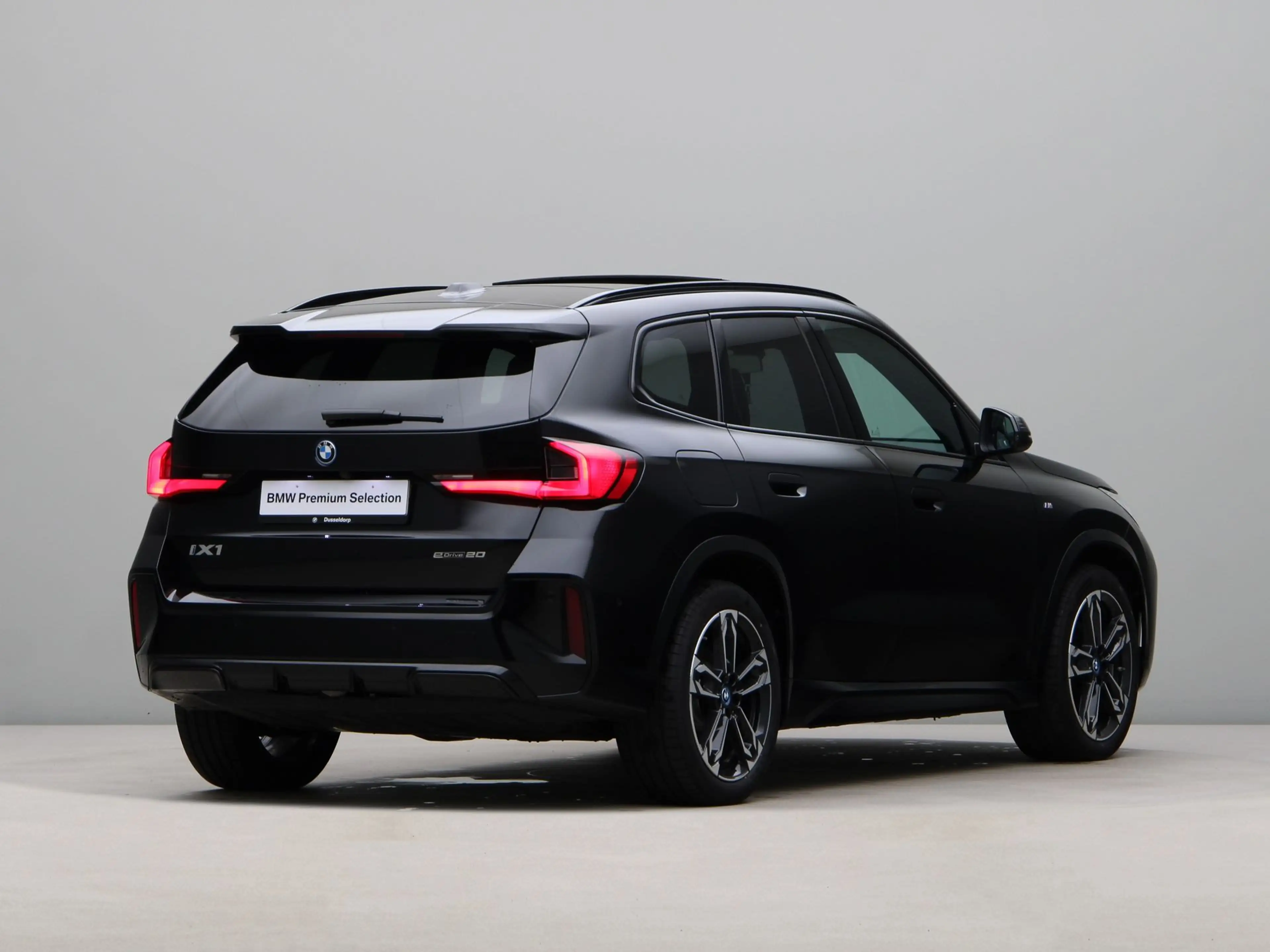 BMW iX1 eDrive20 67 kWh M Sport Edition — photo 8