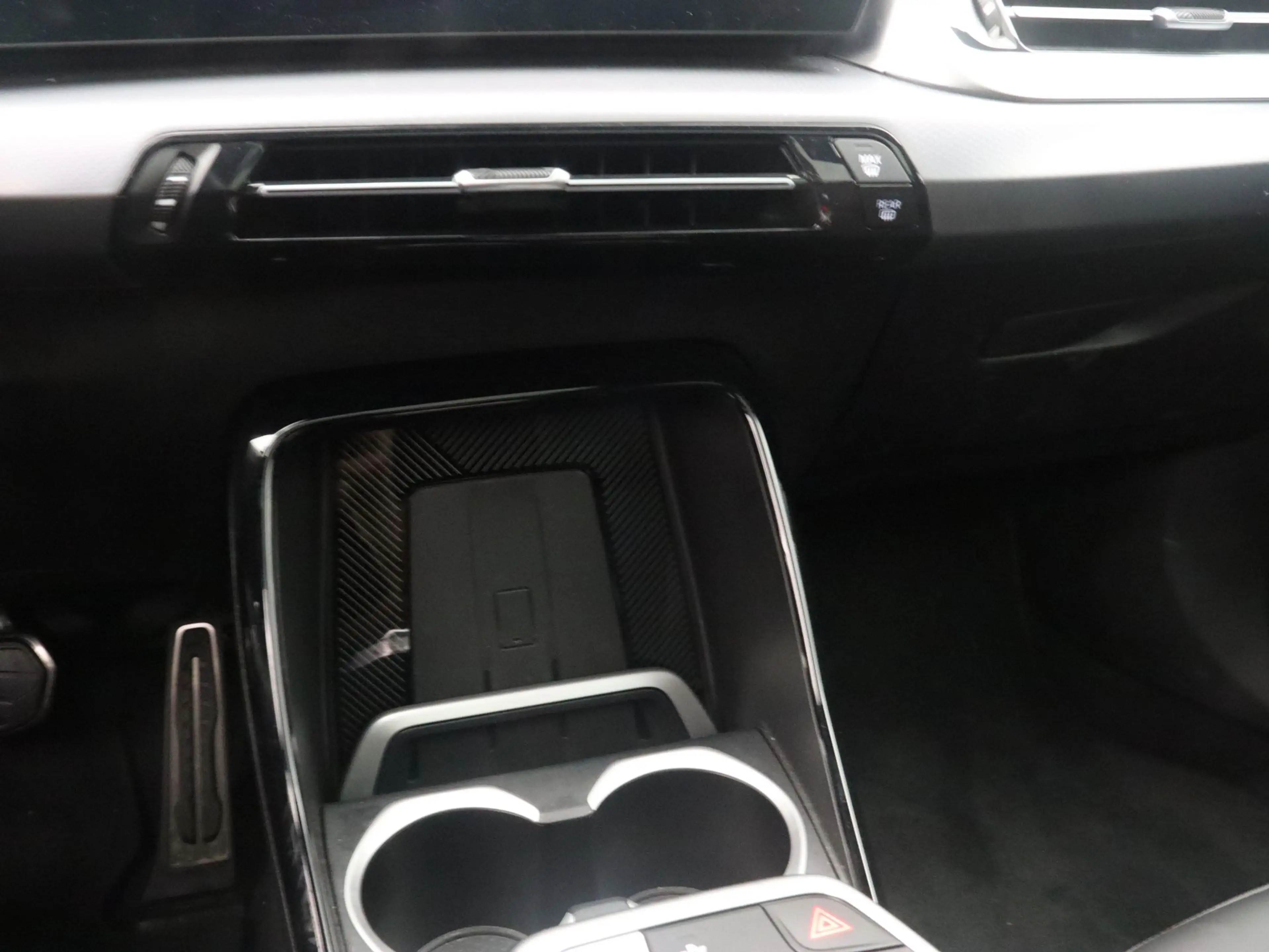 BMW iX1 eDrive20 67 kWh M Sport Edition — photo 13