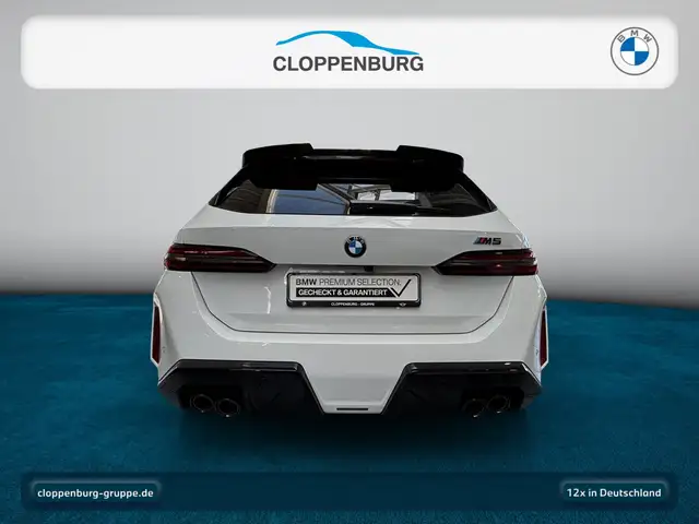 BMW M5 view 4