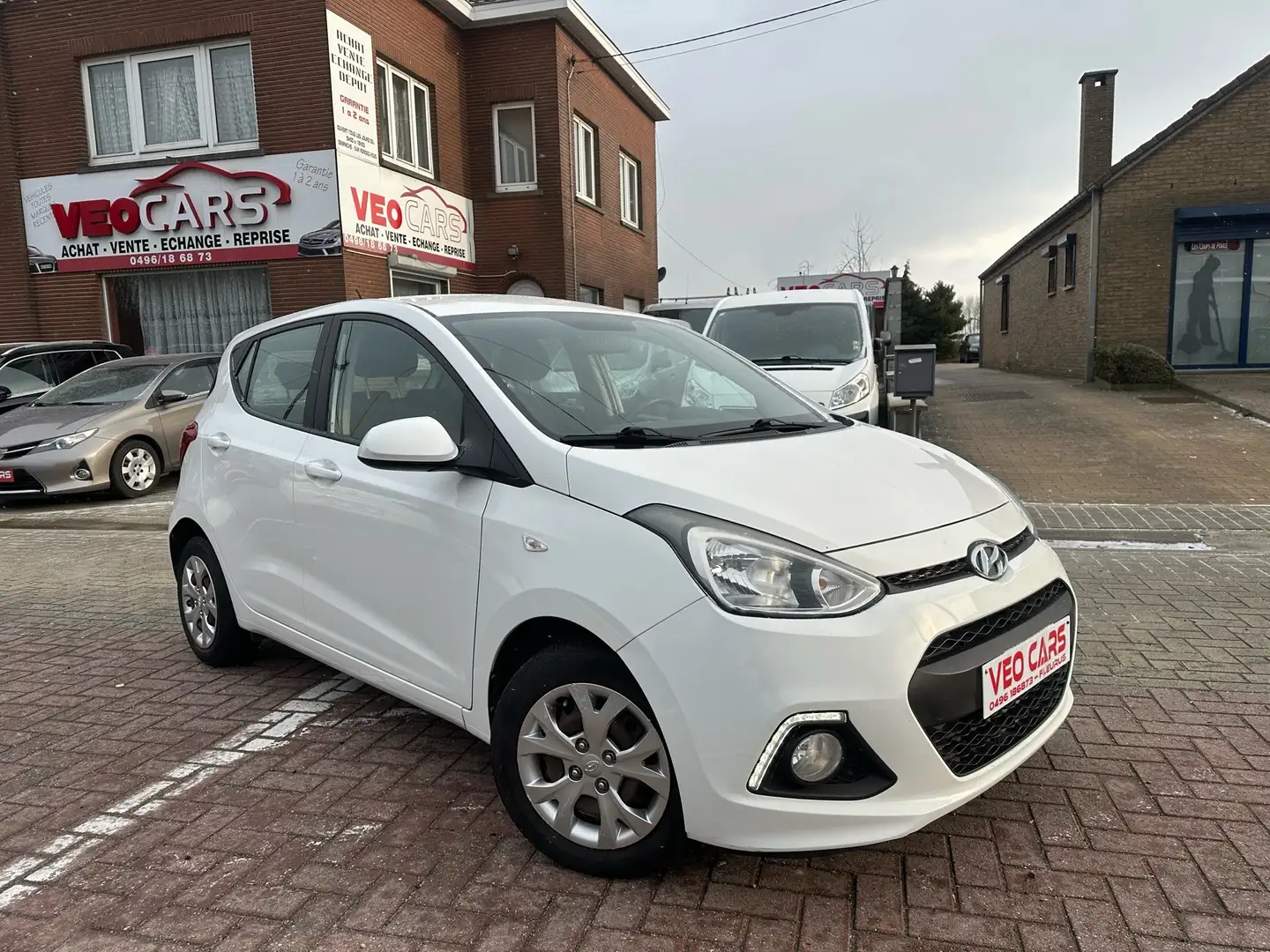 Hyundai i10 1.0i Blue Drive / Climatisation / LED Blanc - 1