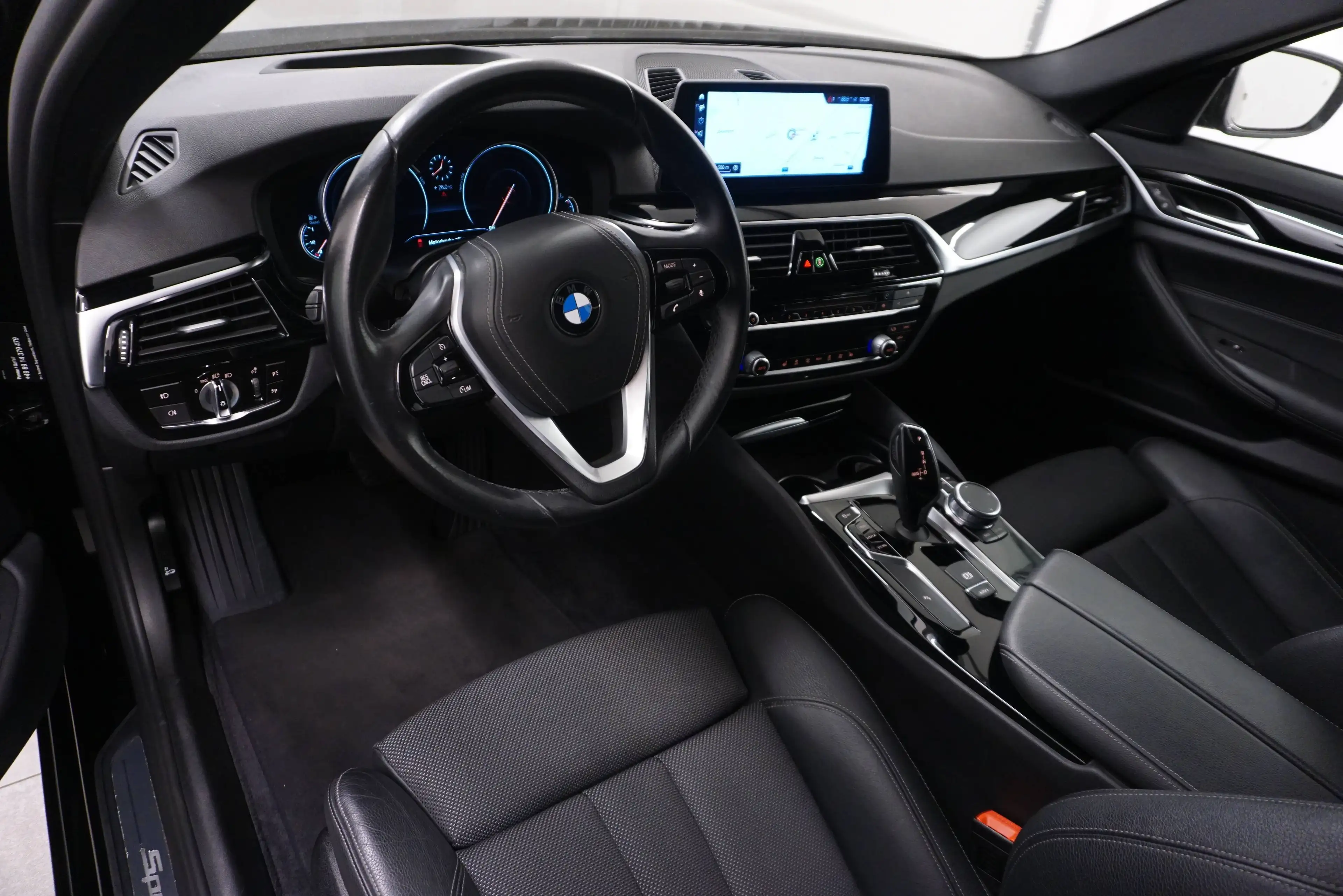 BMW 520 d Sport Line // Kurvenlicht// Fernlichtassistent // — photo 4
