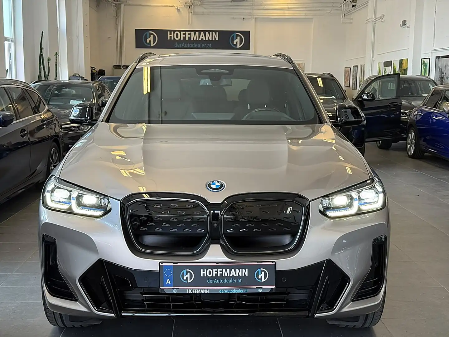 BMW iX3 M 73,8kWh Sport/20"/HUD/HiFi/ACC+/Pano/Impressive Beige - 2