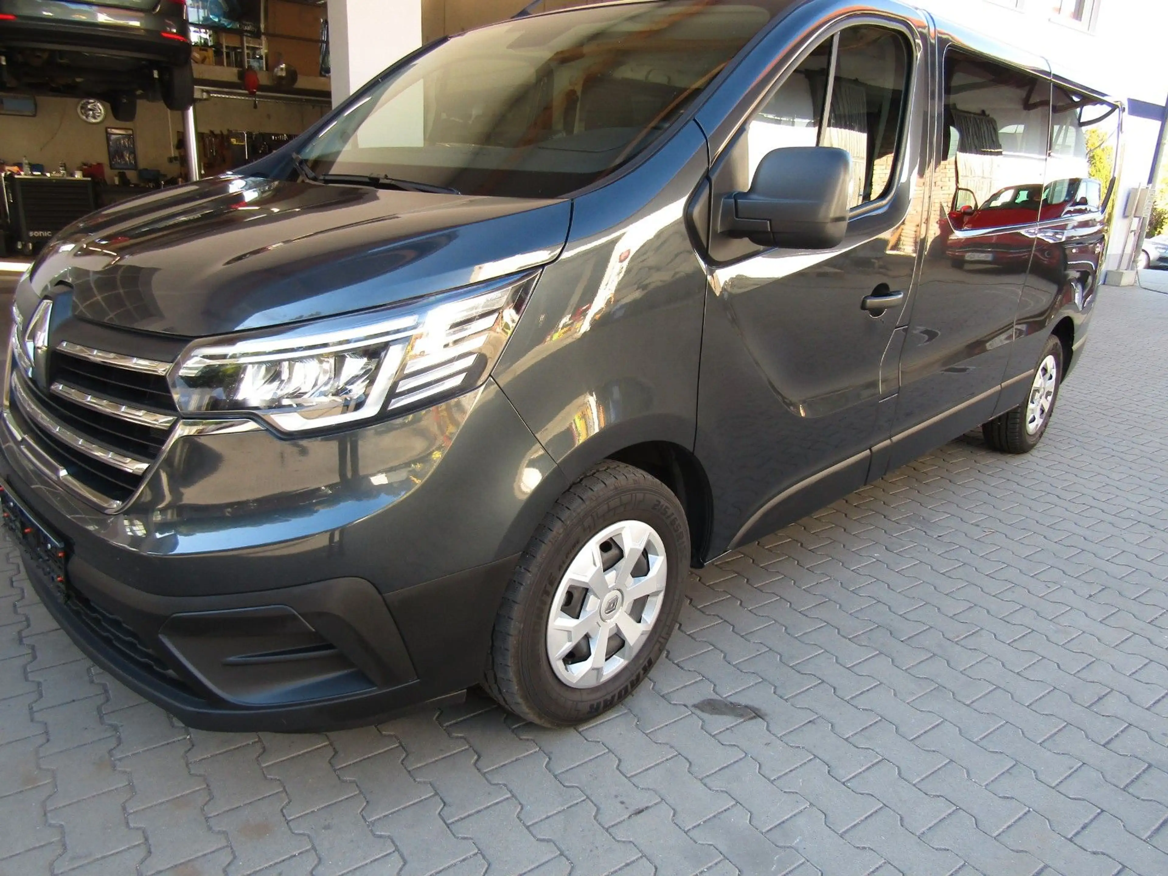 Renault Trafic Blue dCi 150 3,1t 9 Sitzer L2 Equilibre