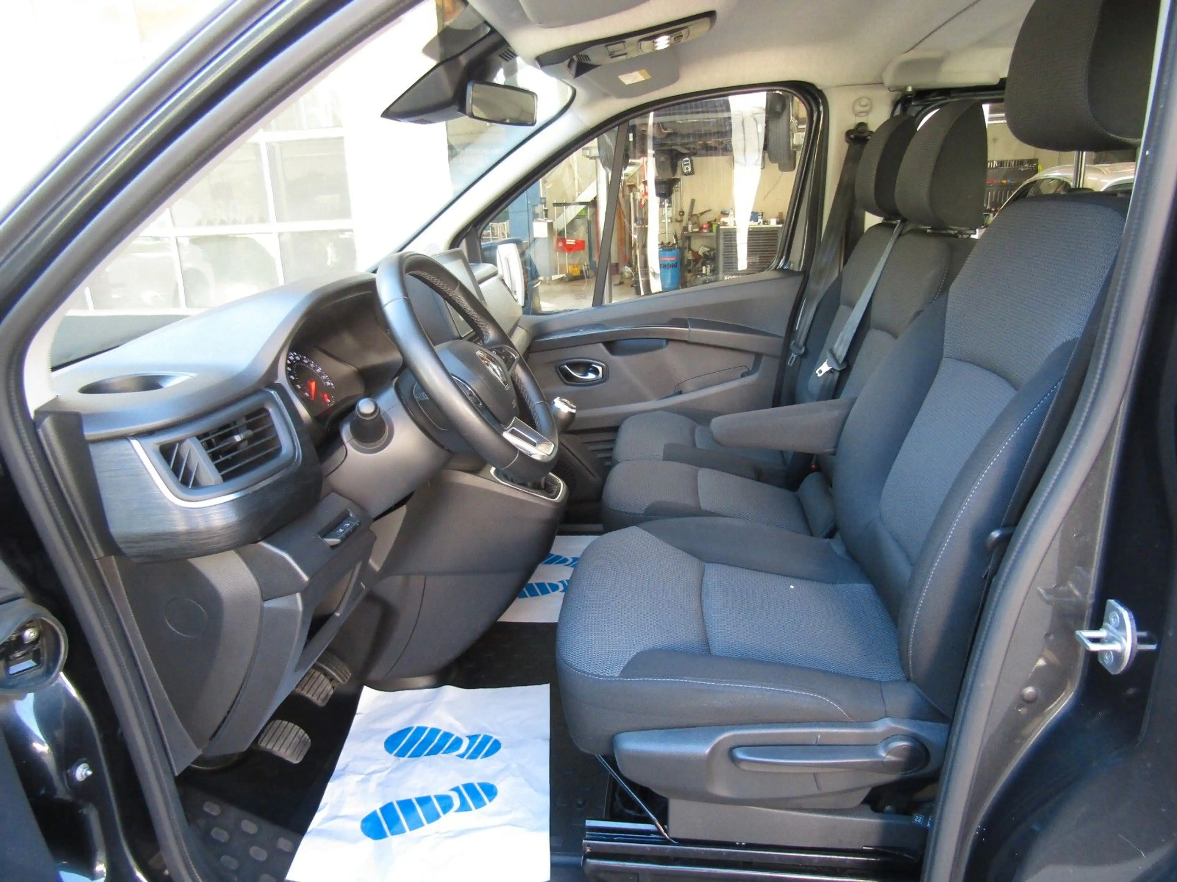 Renault Trafic Blue dCi 150  3,1t  9 Sitzer L2 Equilibre — photo 11