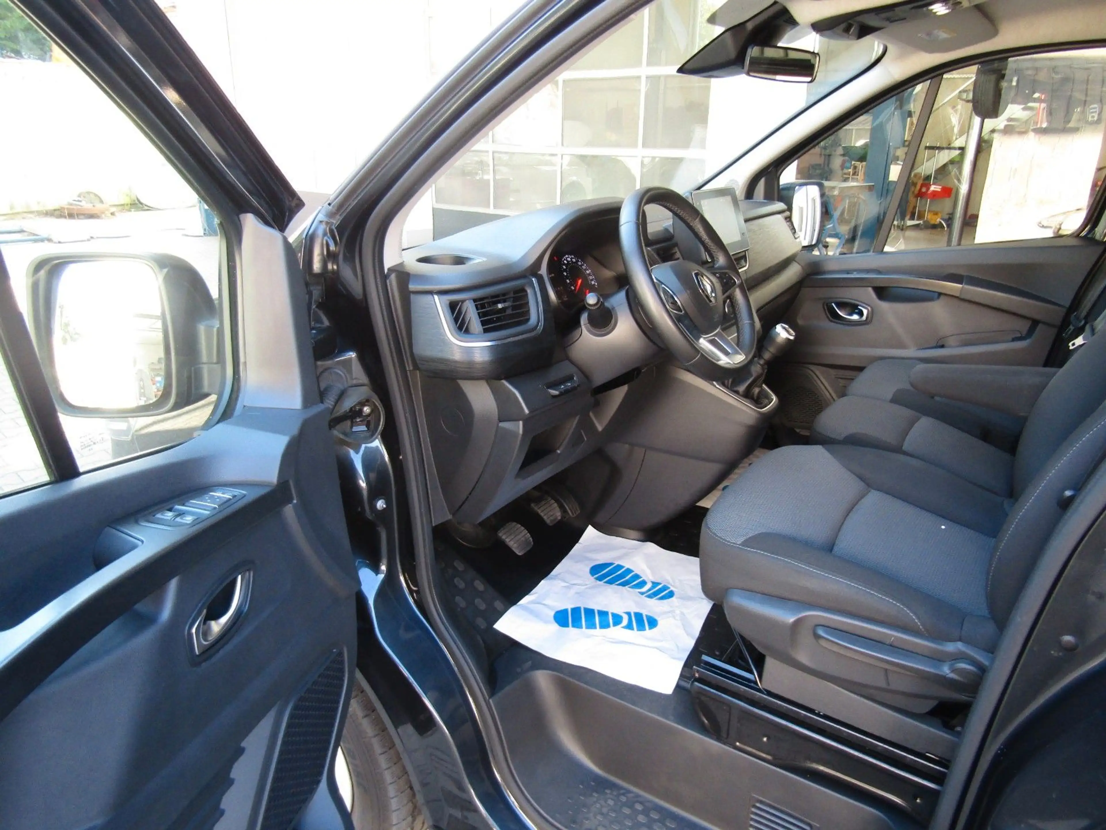 Renault Trafic Blue dCi 150  3,1t  9 Sitzer L2 Equilibre — photo 3