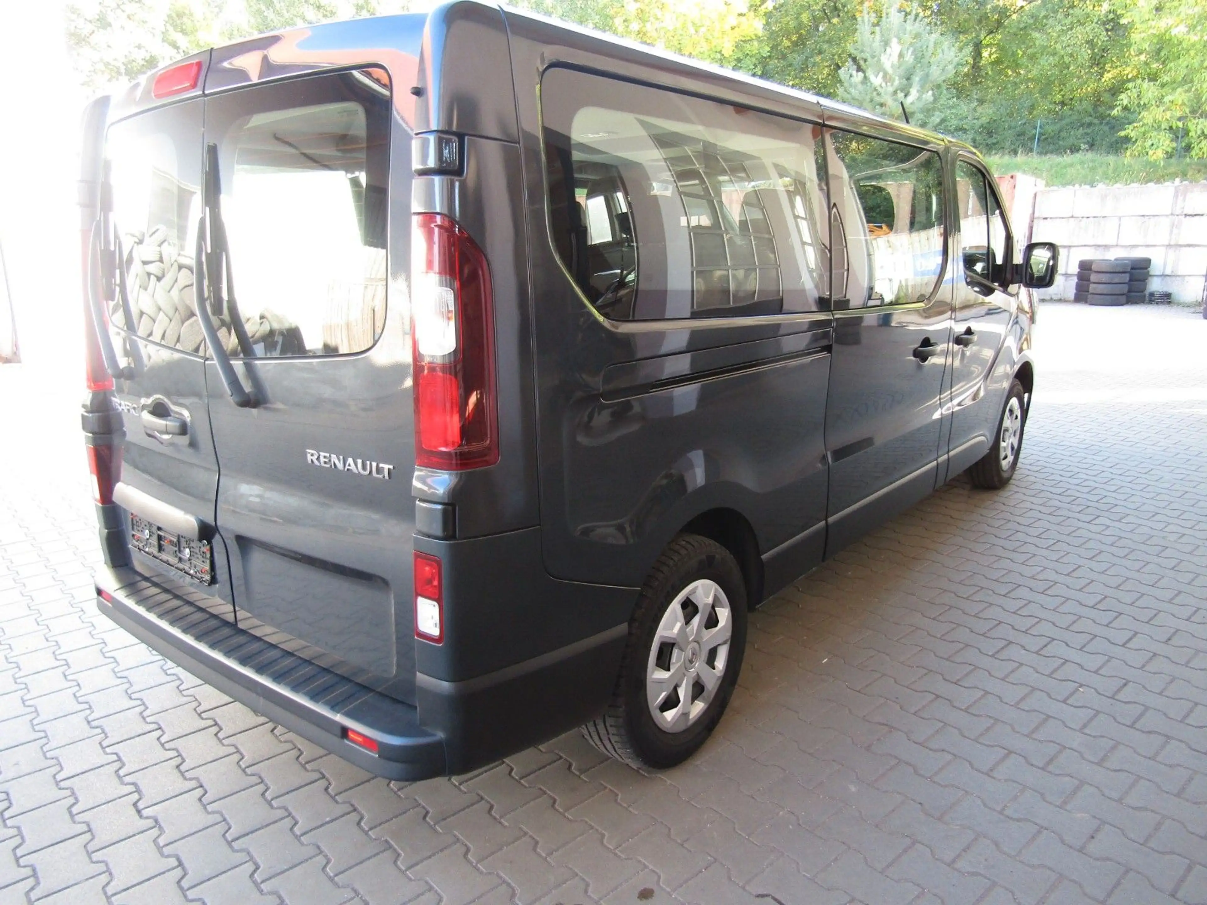 Renault Trafic Blue dCi 150  3,1t  9 Sitzer L2 Equilibre — photo 2