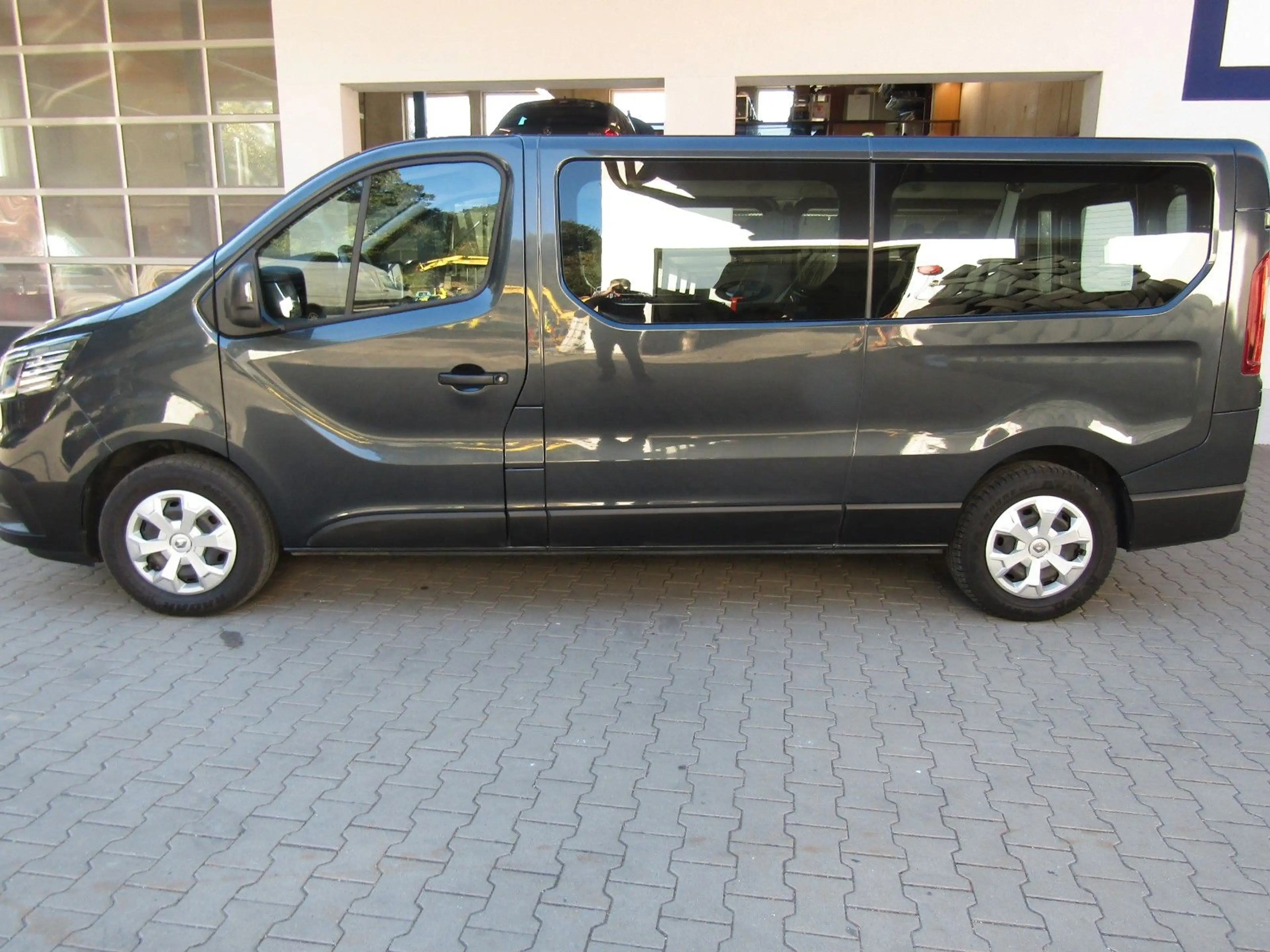 Renault Trafic Blue dCi 150  3,1t  9 Sitzer L2 Equilibre — photo 4
