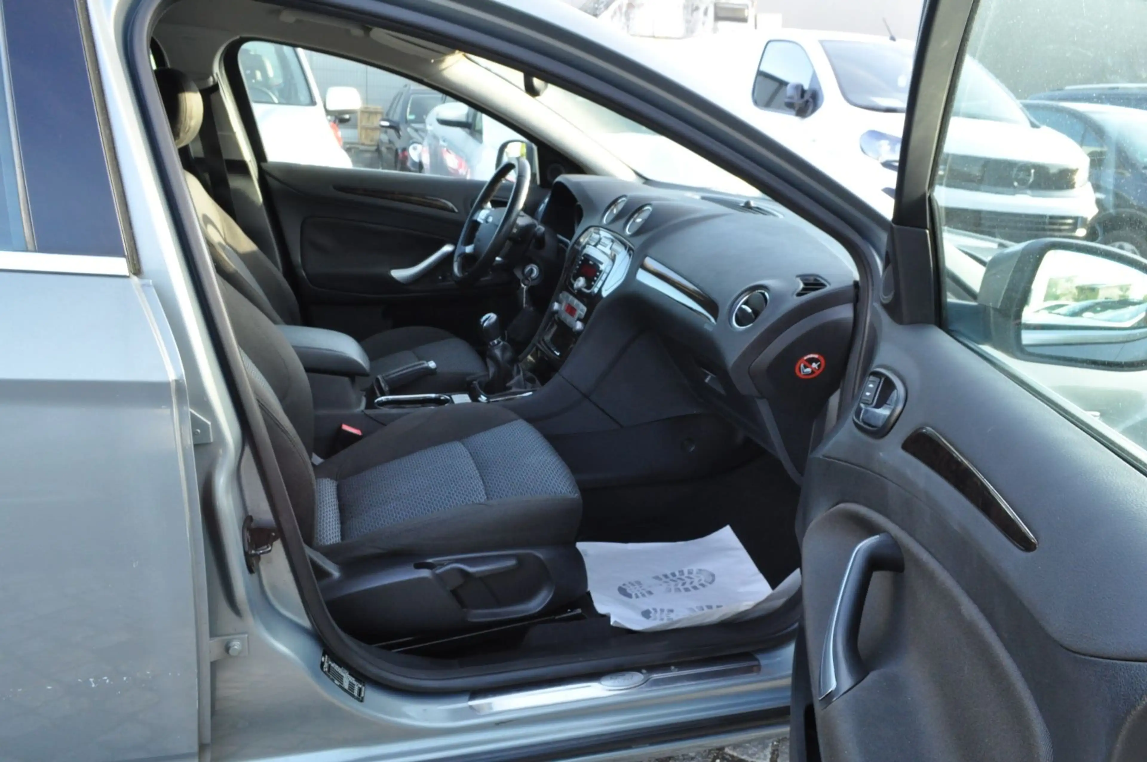 Ford Mondeo Turnier Ghia /TÜV/AU NEU/S-HEFT/PDC/KLIMA — photo 9