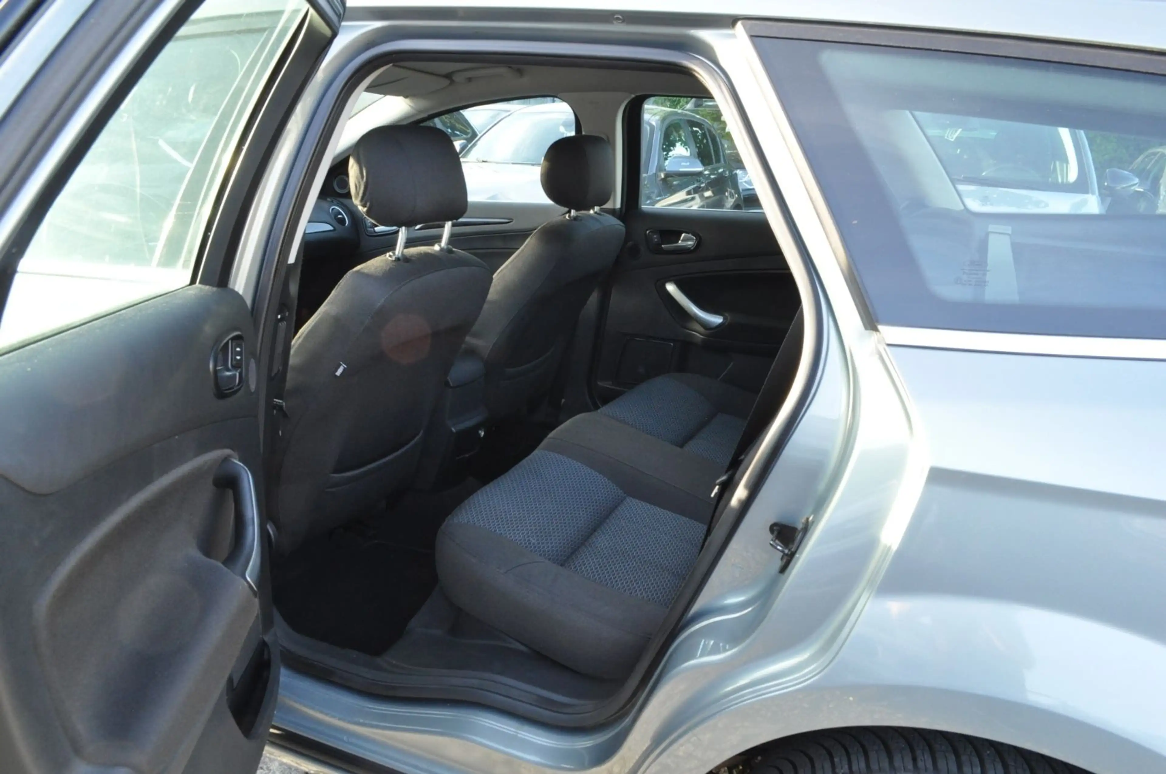 Ford Mondeo Turnier Ghia /TÜV/AU NEU/S-HEFT/PDC/KLIMA — photo 8