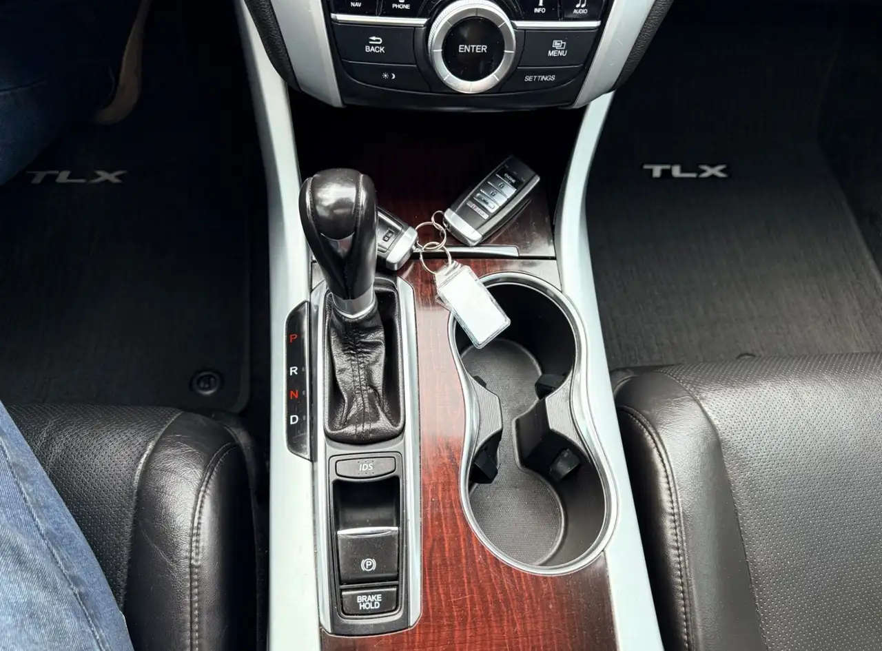 Acura TLX снимка Acura TLX