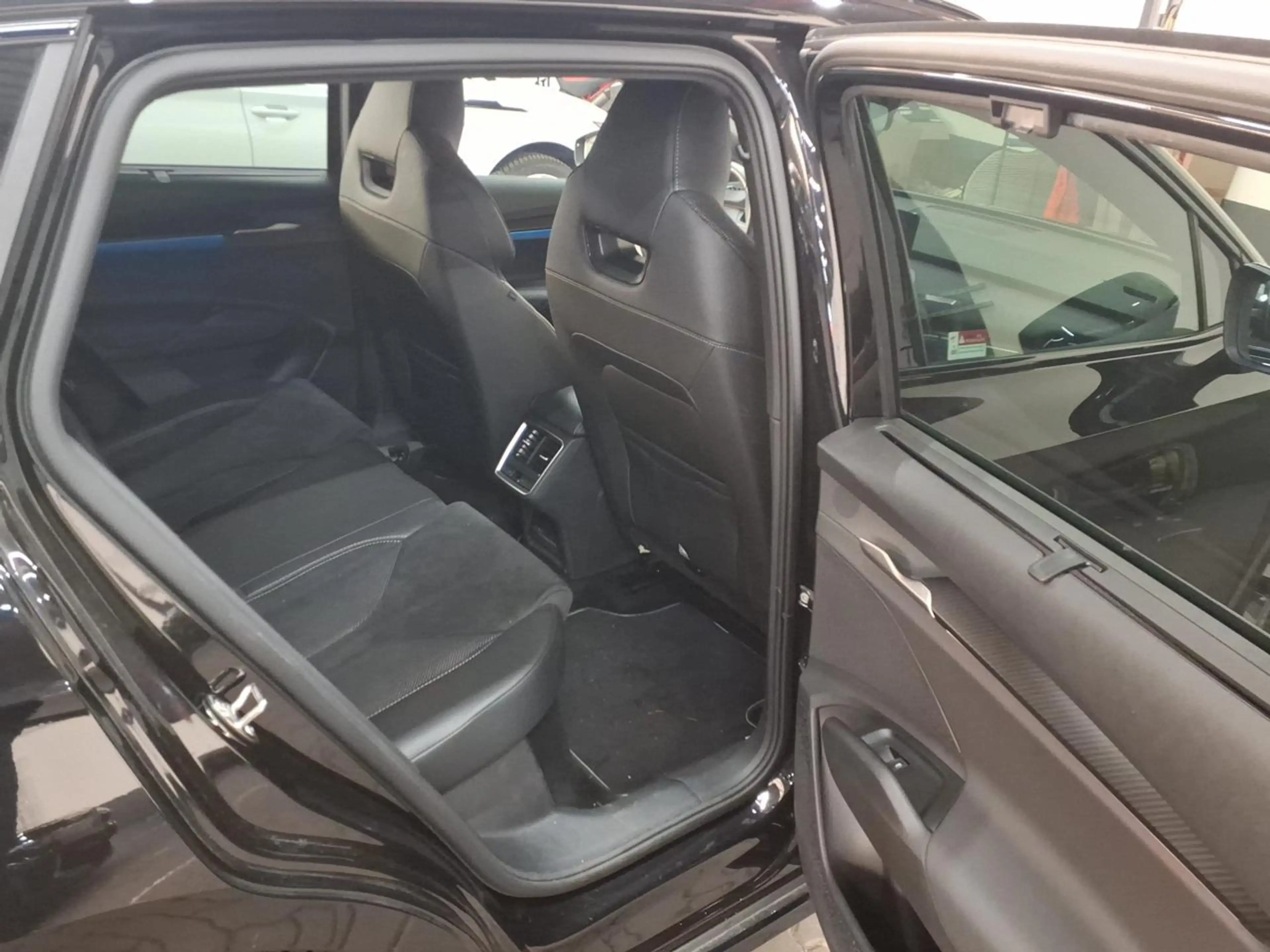 Skoda Enyaq 85 Sportline AHK Panorama 20Zoll Kamera — photo 6