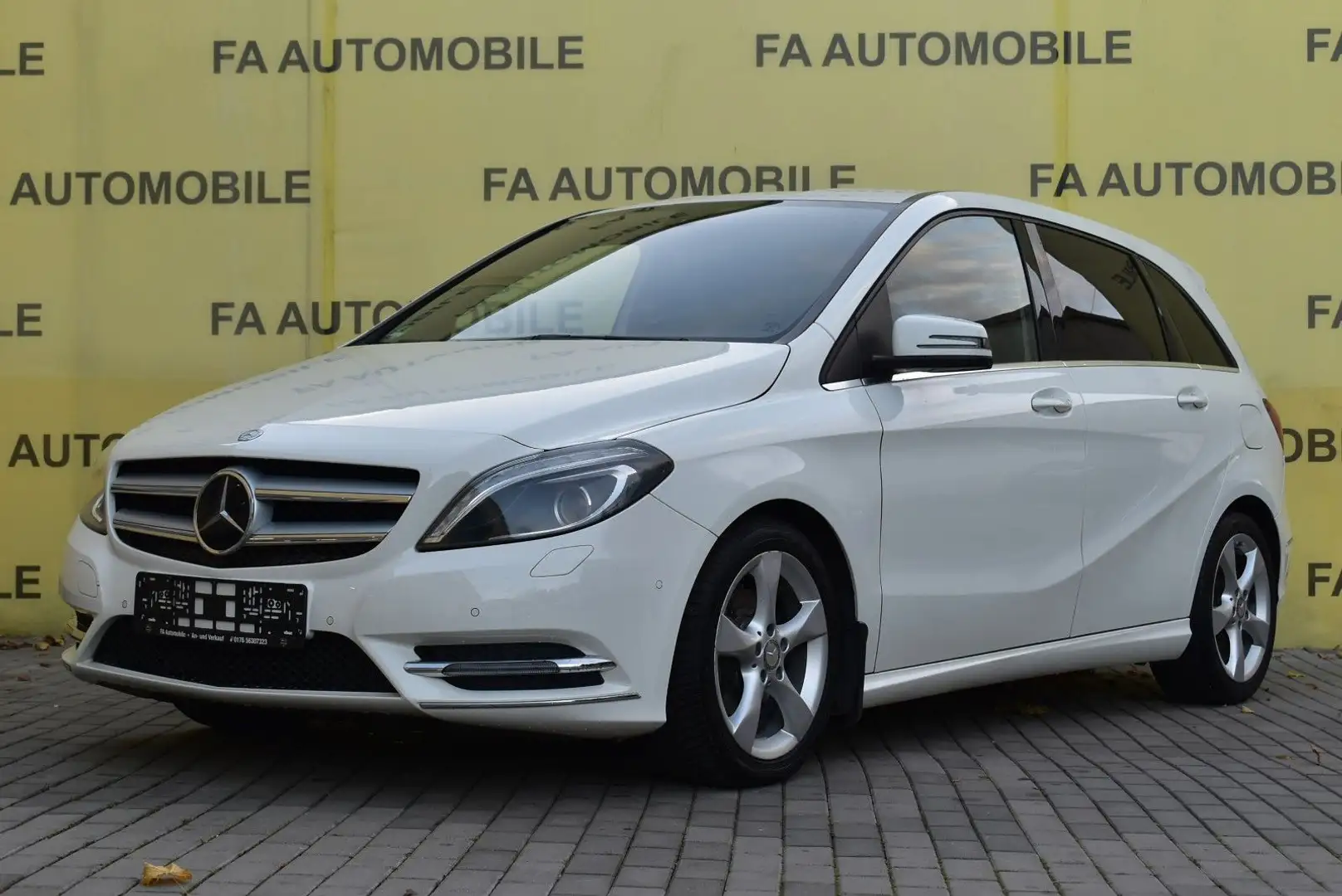 Mercedes-Benz B 180 CDI / d/LEDER/DISTRONIC/NAVI/XENON/ Weiß - 1