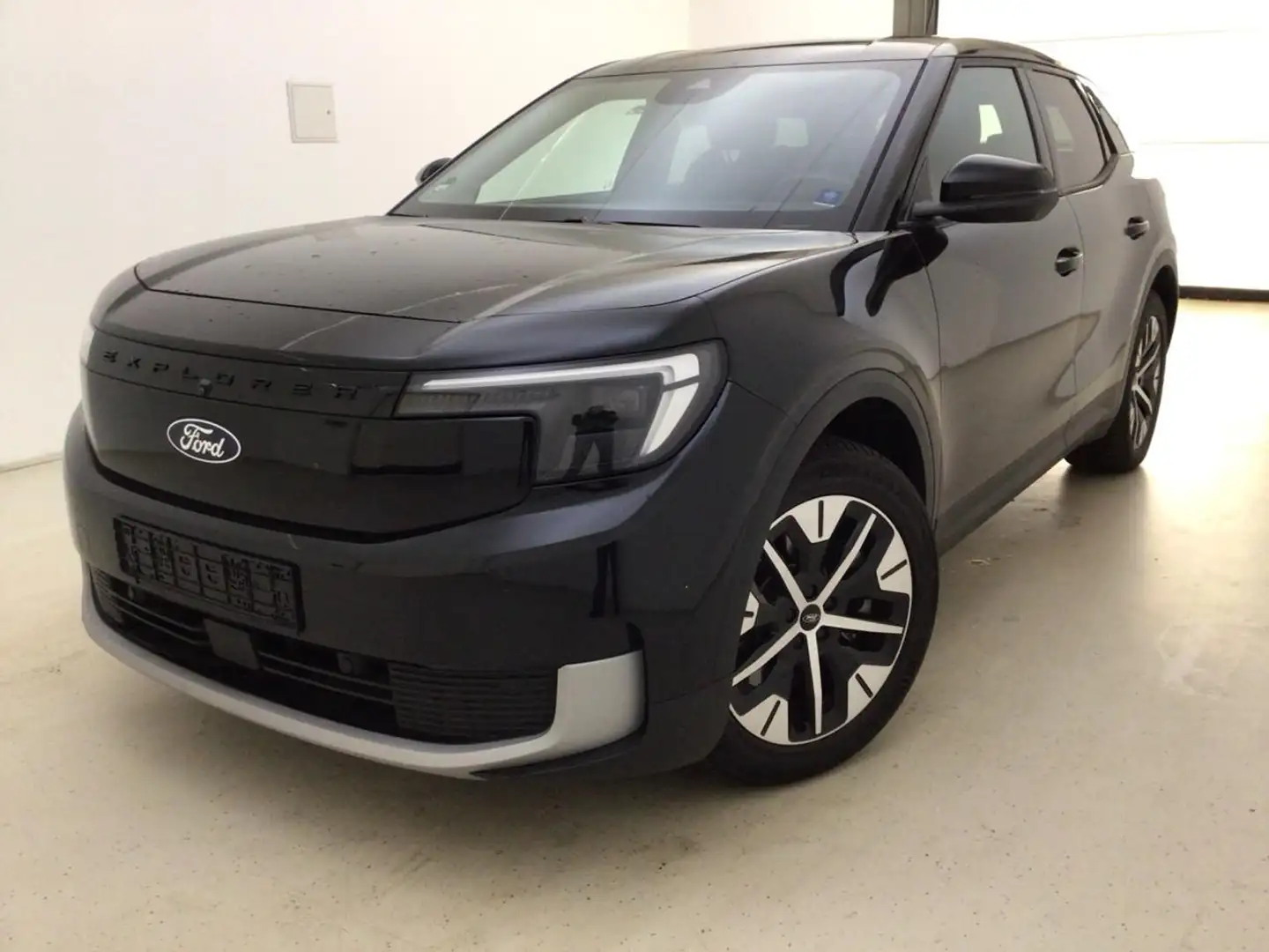 Ford Explorer RWD Schwarz - 1