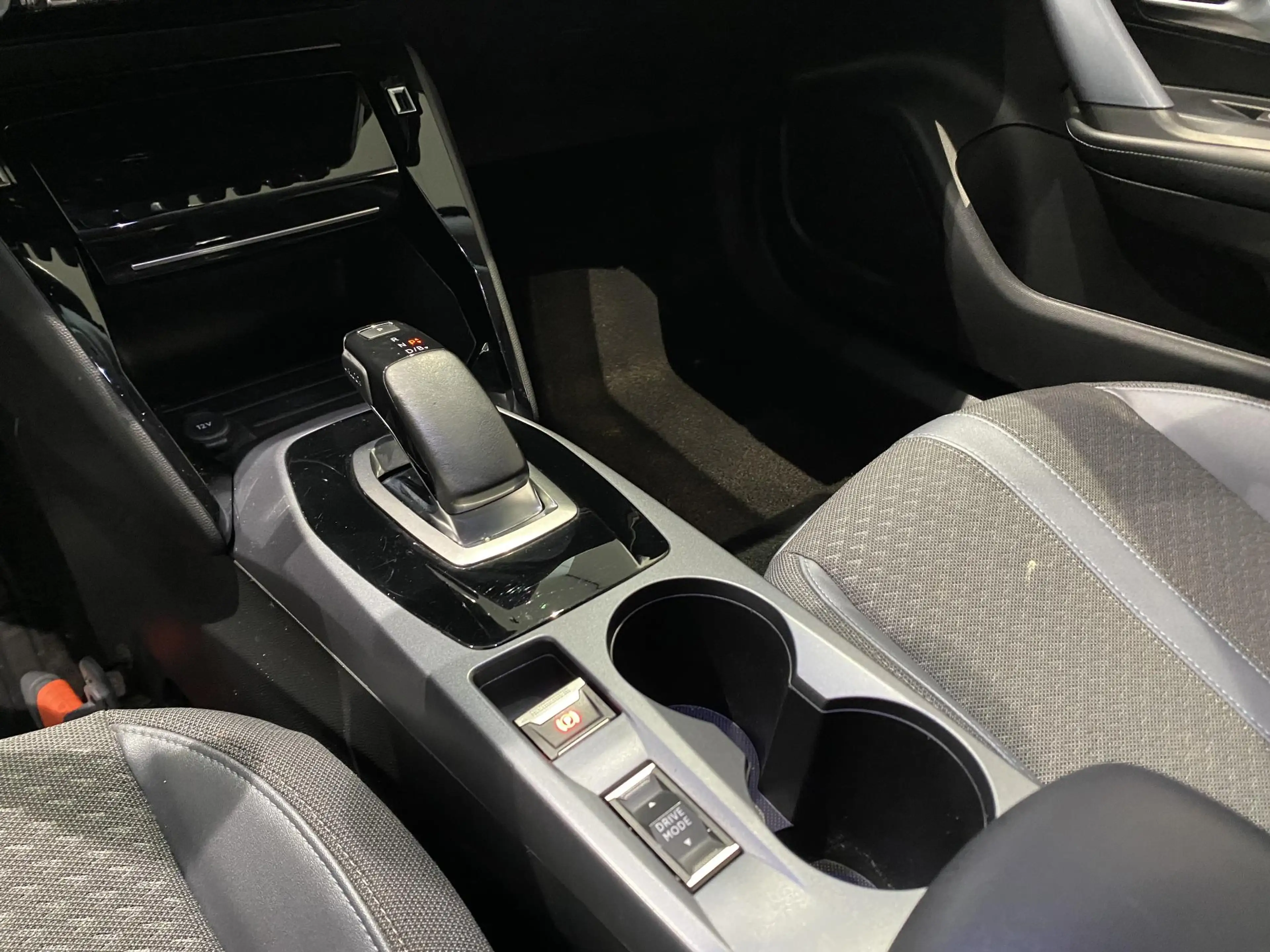Peugeot e-2008 EV Allure Première 50 kWh STOELVERWARMING + CAMERA — photo 15