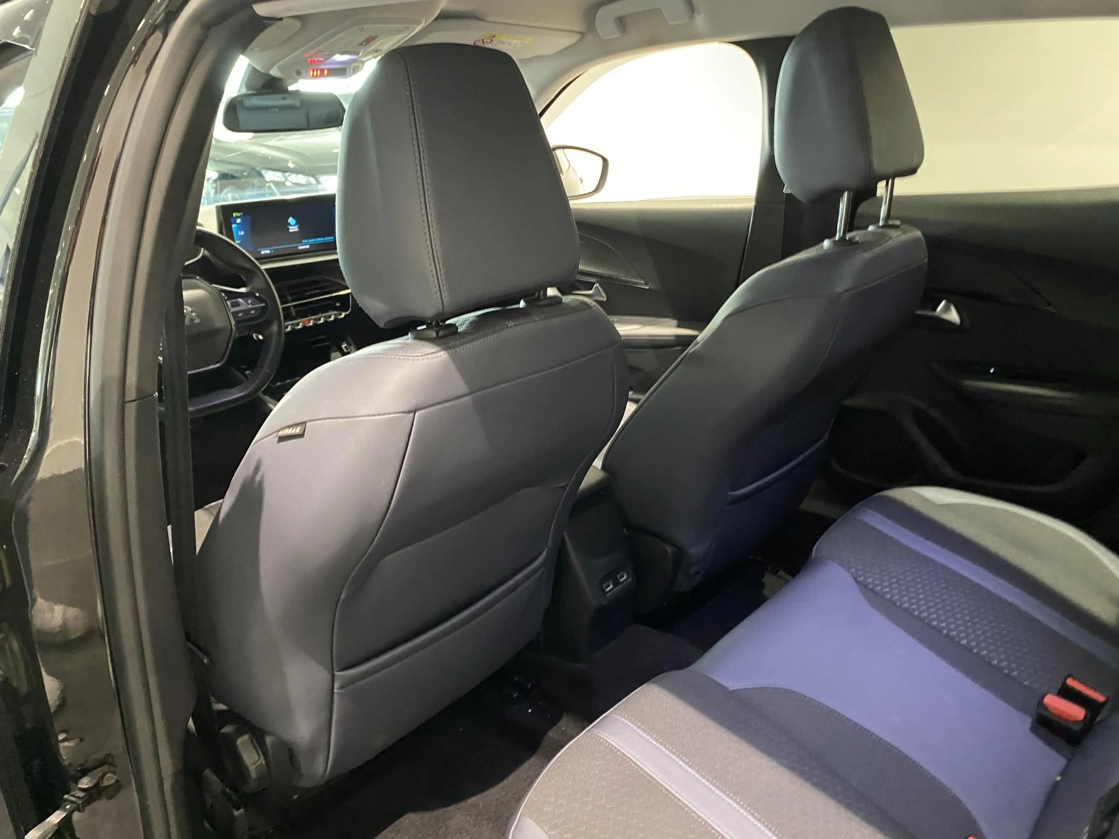 Peugeot e-2008 EV Allure Première 50 kWh STOELVERWARMING + CAMERA — photo 11