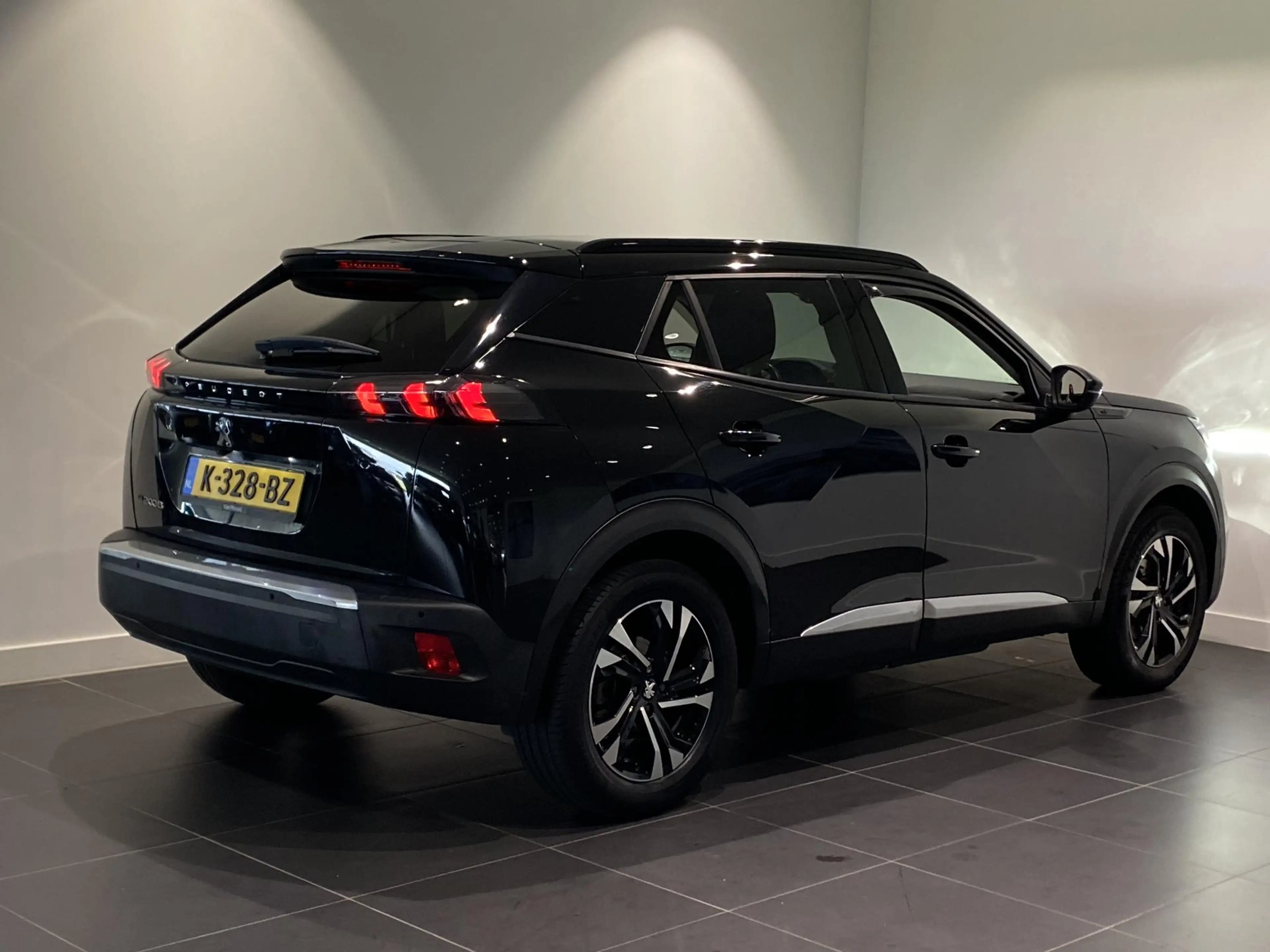 Peugeot e-2008 EV Allure Première 50 kWh STOELVERWARMING + CAMERA — photo 4