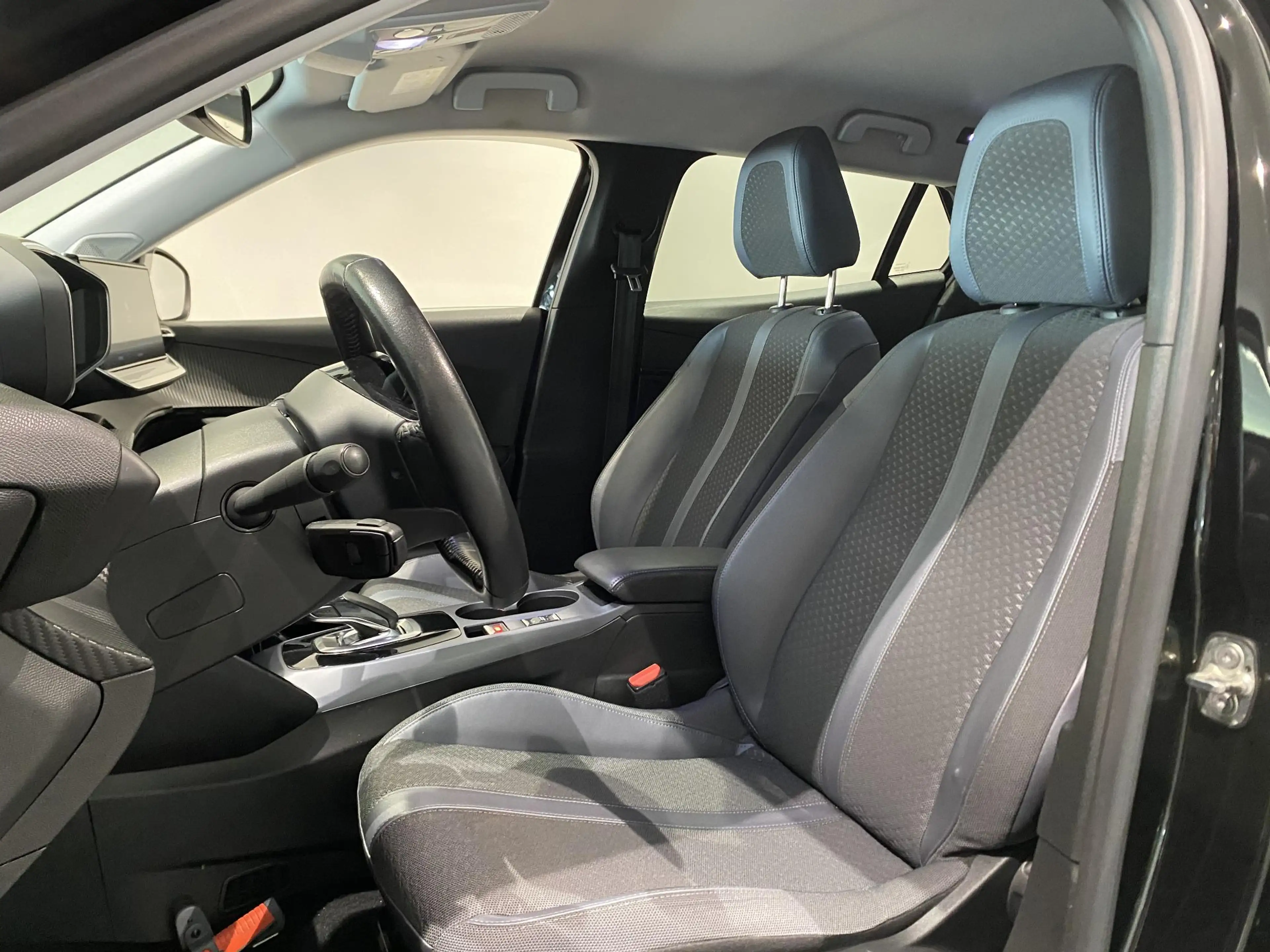 Peugeot e-2008 EV Allure Première 50 kWh STOELVERWARMING + CAMERA — photo 7