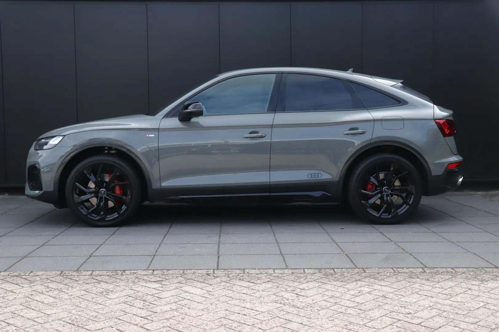 Audi Q5 Sportback 55 TFSI e S edition Competition | LEDER Grijs - 2