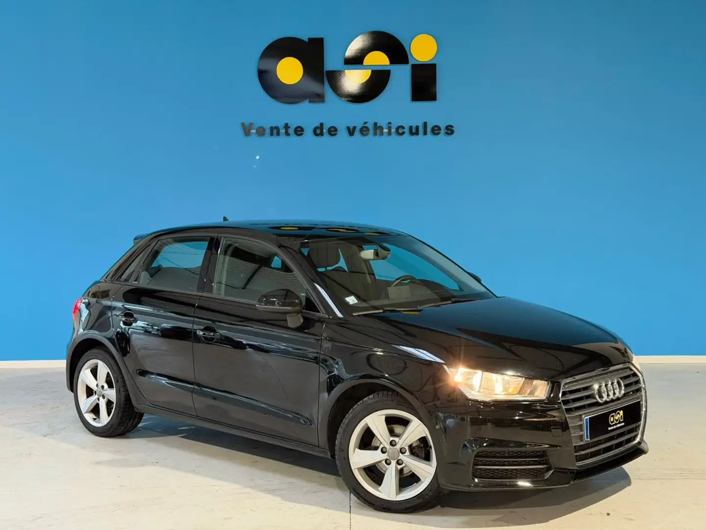 Audi A1 Sportback 1.4 tdi 90 - 5 PORTES Noir - 1