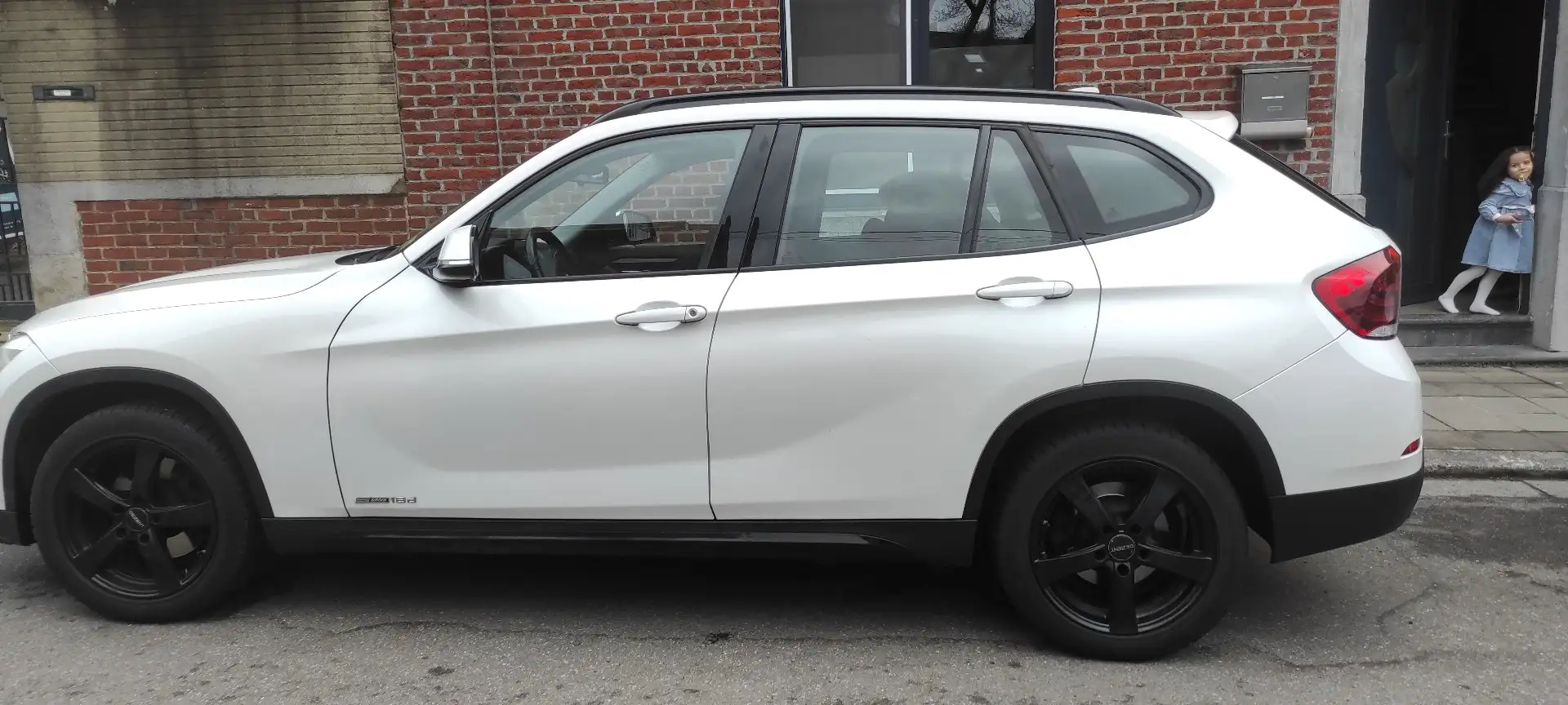 BMW X1 Bmw x1 2015 136 ch sport intérieur rouge - 2
