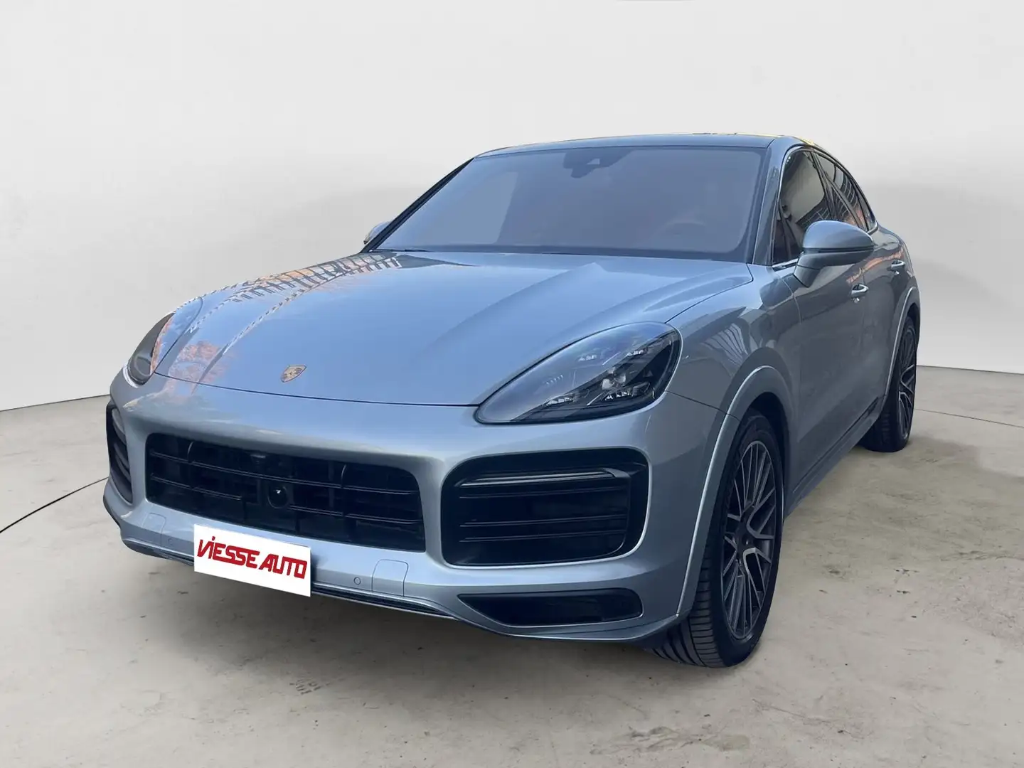 Porsche Cayenne Coupe 4.0 GTS Argent - 1