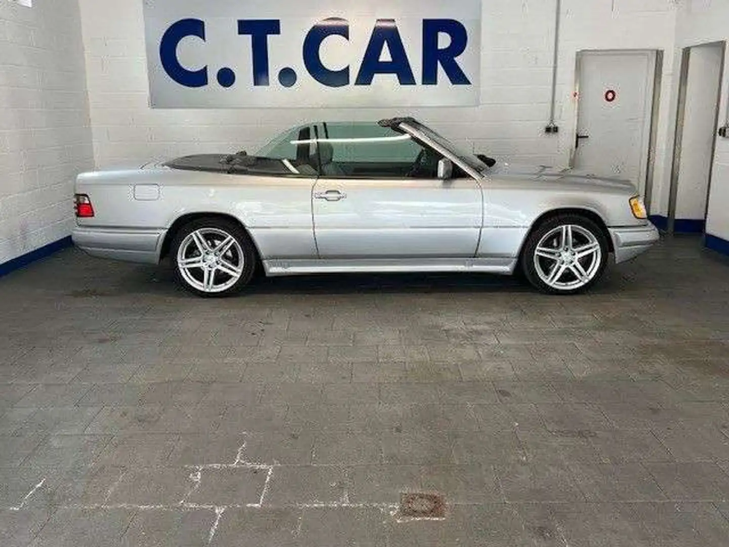 Mercedes-Benz E 320 AMG Line -  W124 Gris - 2
