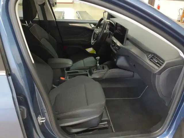 Ford Focus view 8
