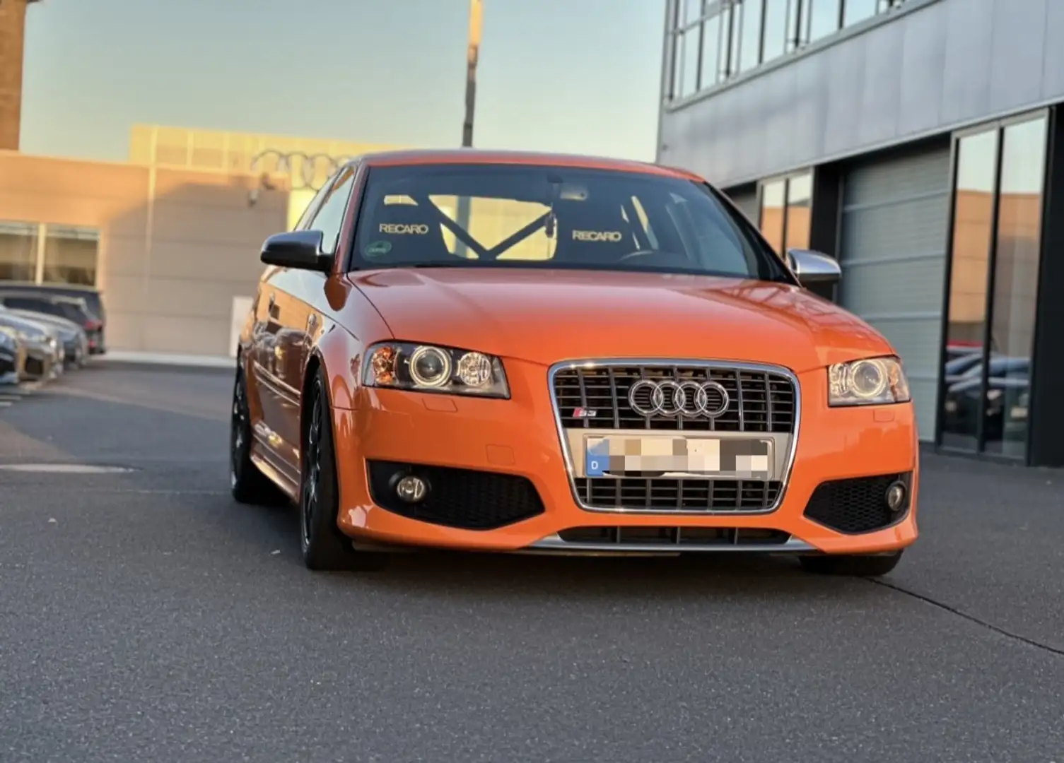 Audi S3 glutorange LY2G - RECARO - IS RACING - 1