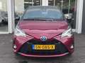 Toyota Yaris 1.5 Hybrid Bi-Tone Plus Parkeersensoren V+A | Acht Rood - thumbnail 2