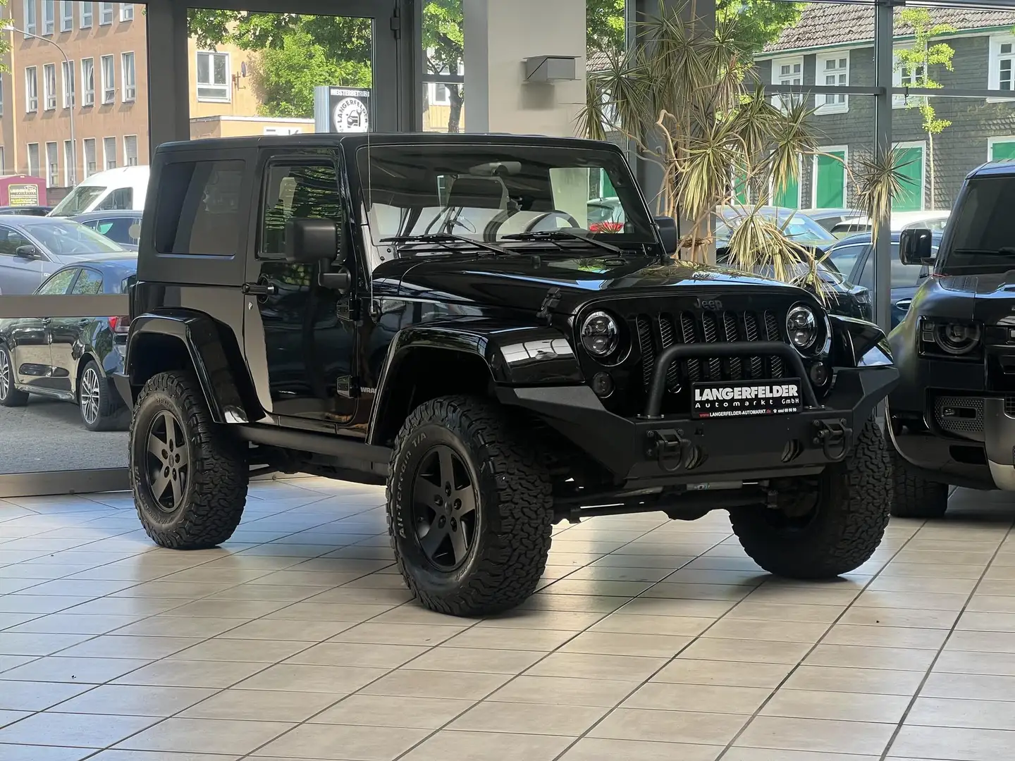 Jeep Wrangler Wrangler 3.8 V6 Unlimited Autom.|SHZ|KLIMA|AHK Schwarz - 1