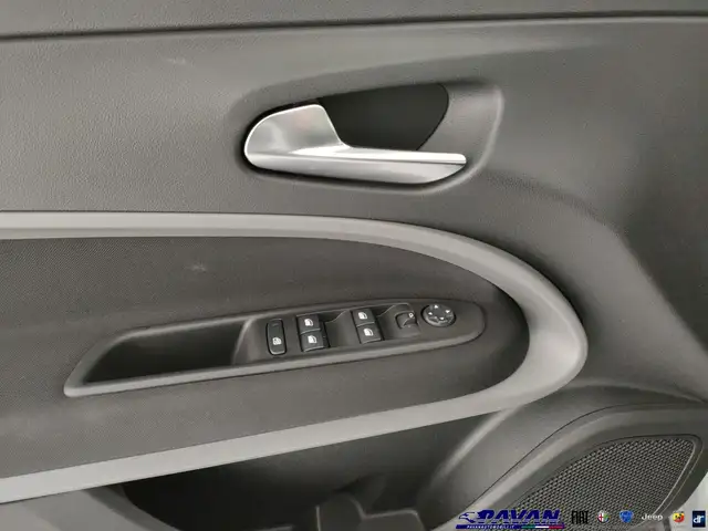 Jeep Avenger view 8
