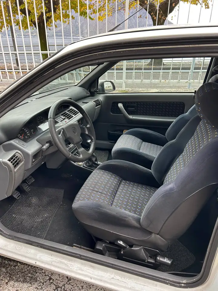Renault Clio 3p 1.8 16v, foto 3