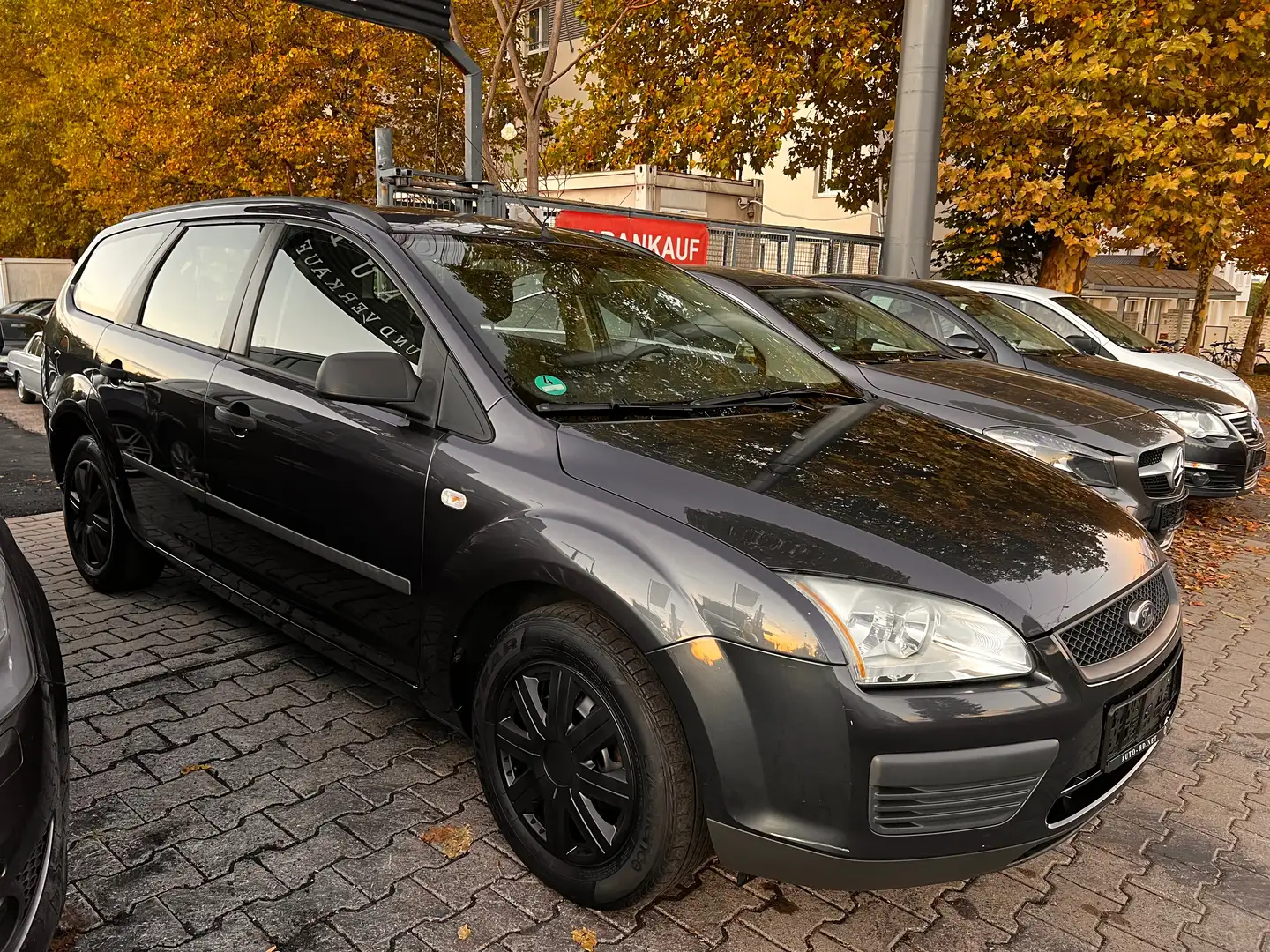 Ford Focus Fun,Tüv neu, Klima, gute Zustand Grau - 2