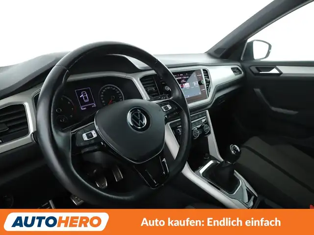 Volkswagen T-Roc view 11