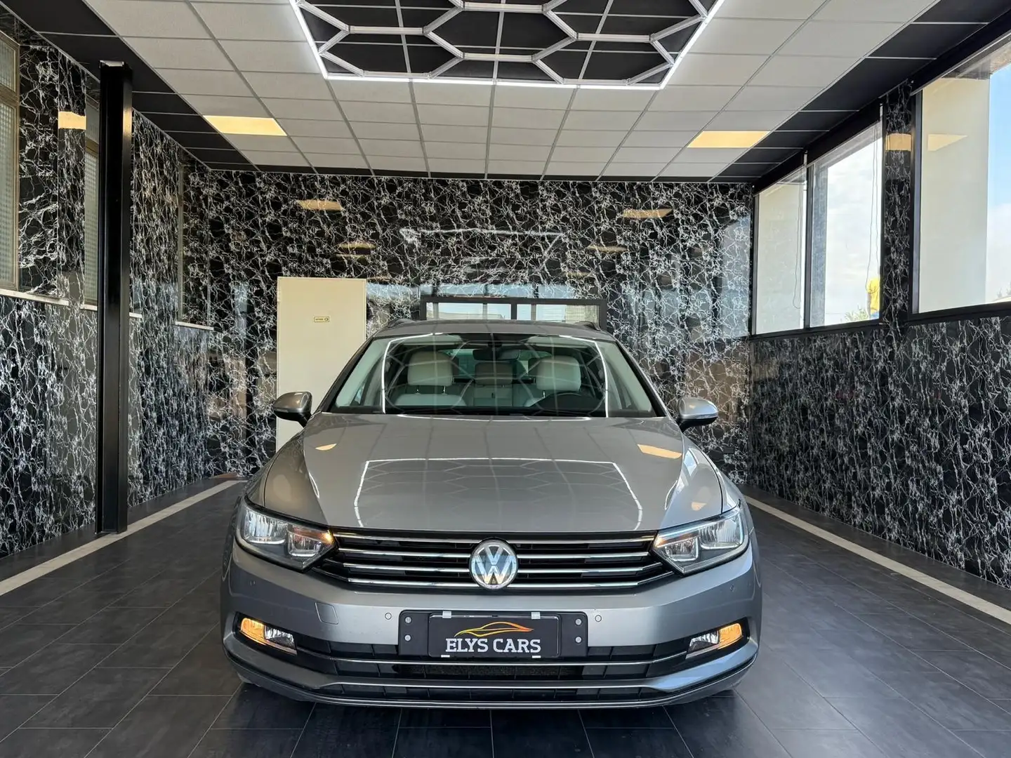 Volkswagen Passat Variant 1.6 tdi Comfortline 120cv dsg Argento - 2