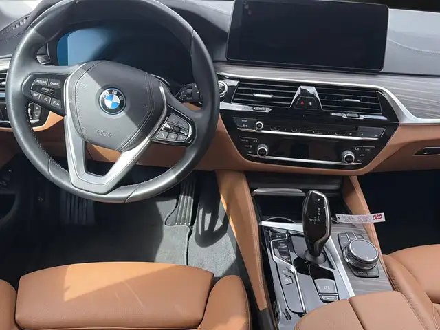 BMW 5 Series view 15