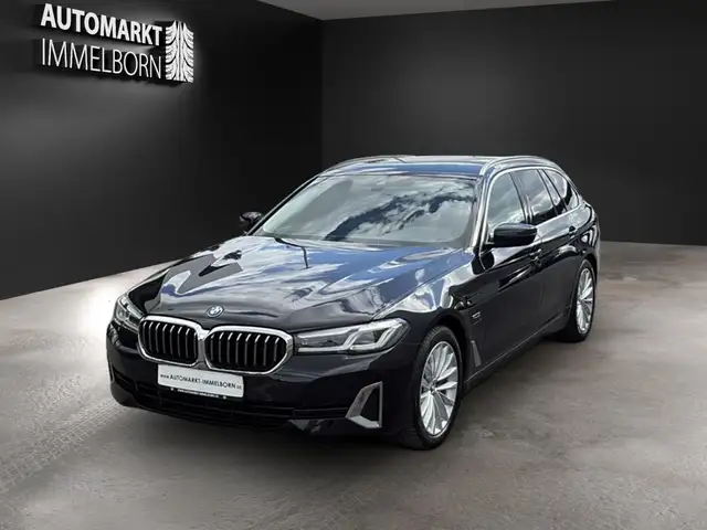 BMW 5 Series view 3