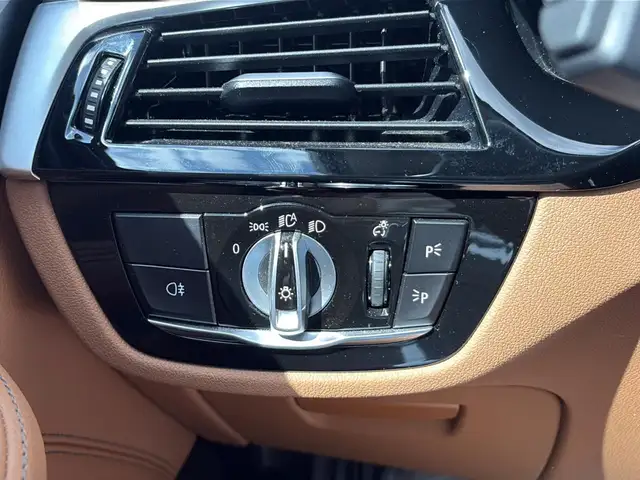 BMW 5 Series view 27