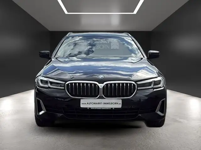 BMW 5 Series view 9
