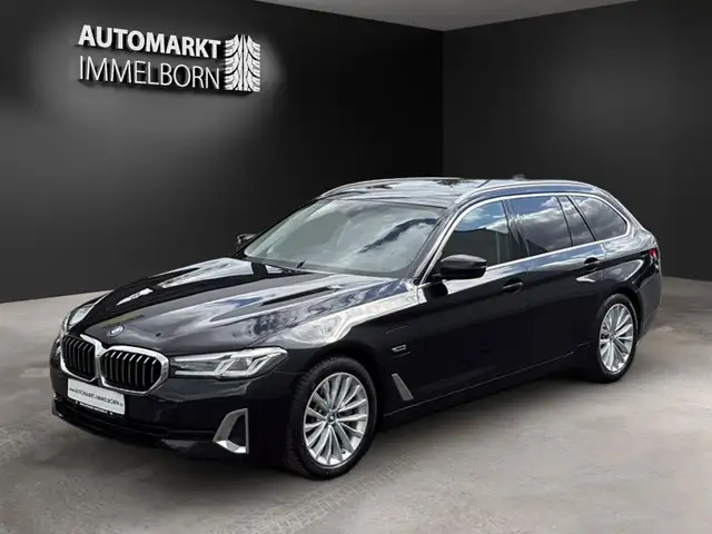 BMW 5 Series view 4