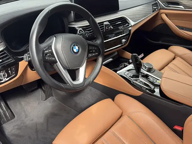 BMW 5 Series view 18