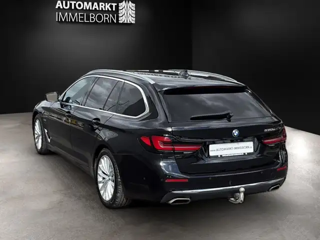 BMW 5 Series view 5