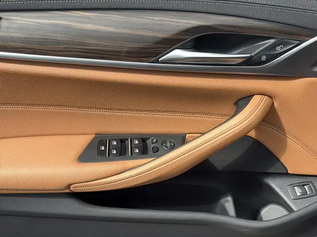 BMW 5 Series view 29