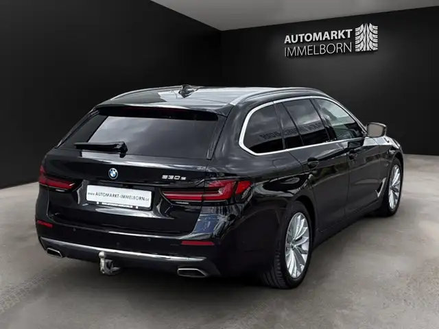 BMW 5 Series view 7