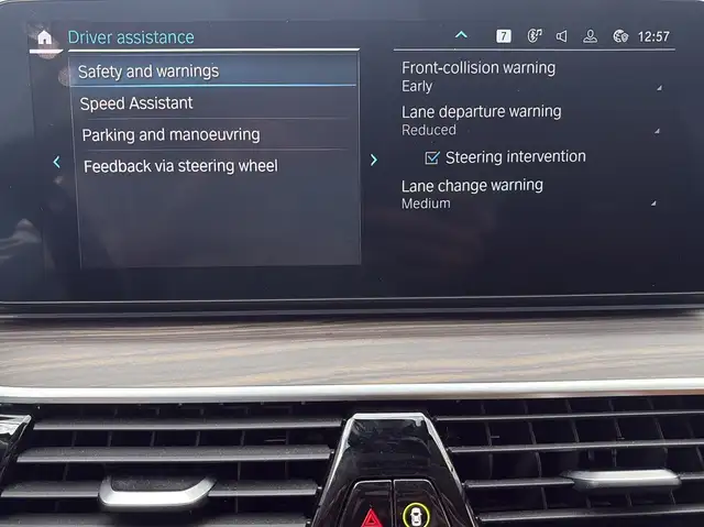 BMW 5 Series view 25