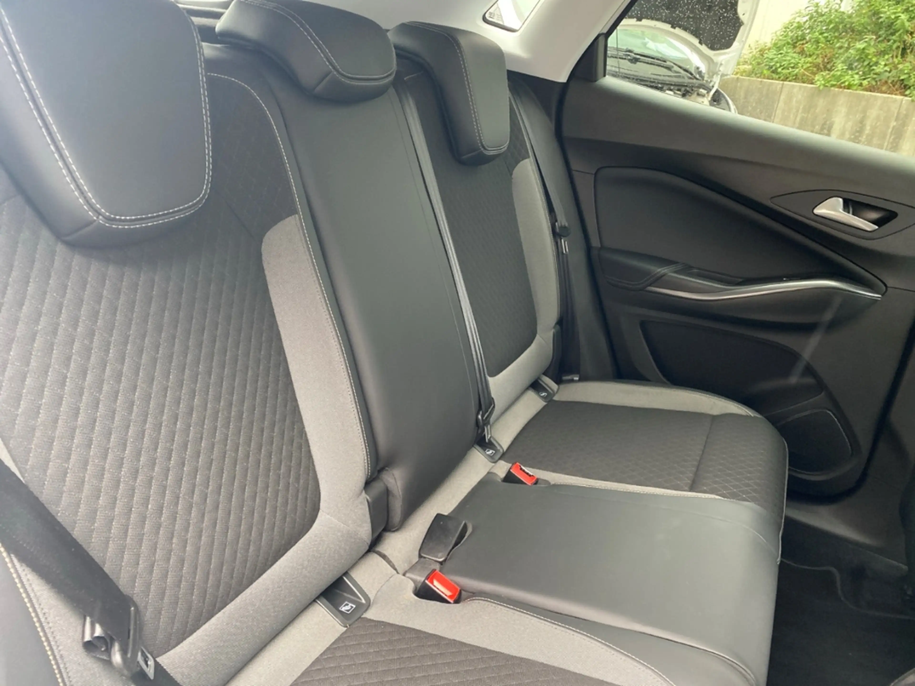 Opel Grandland X 1.6 Turbo 180PS Autom. Elegance Navi elektr. Heckk — photo 7