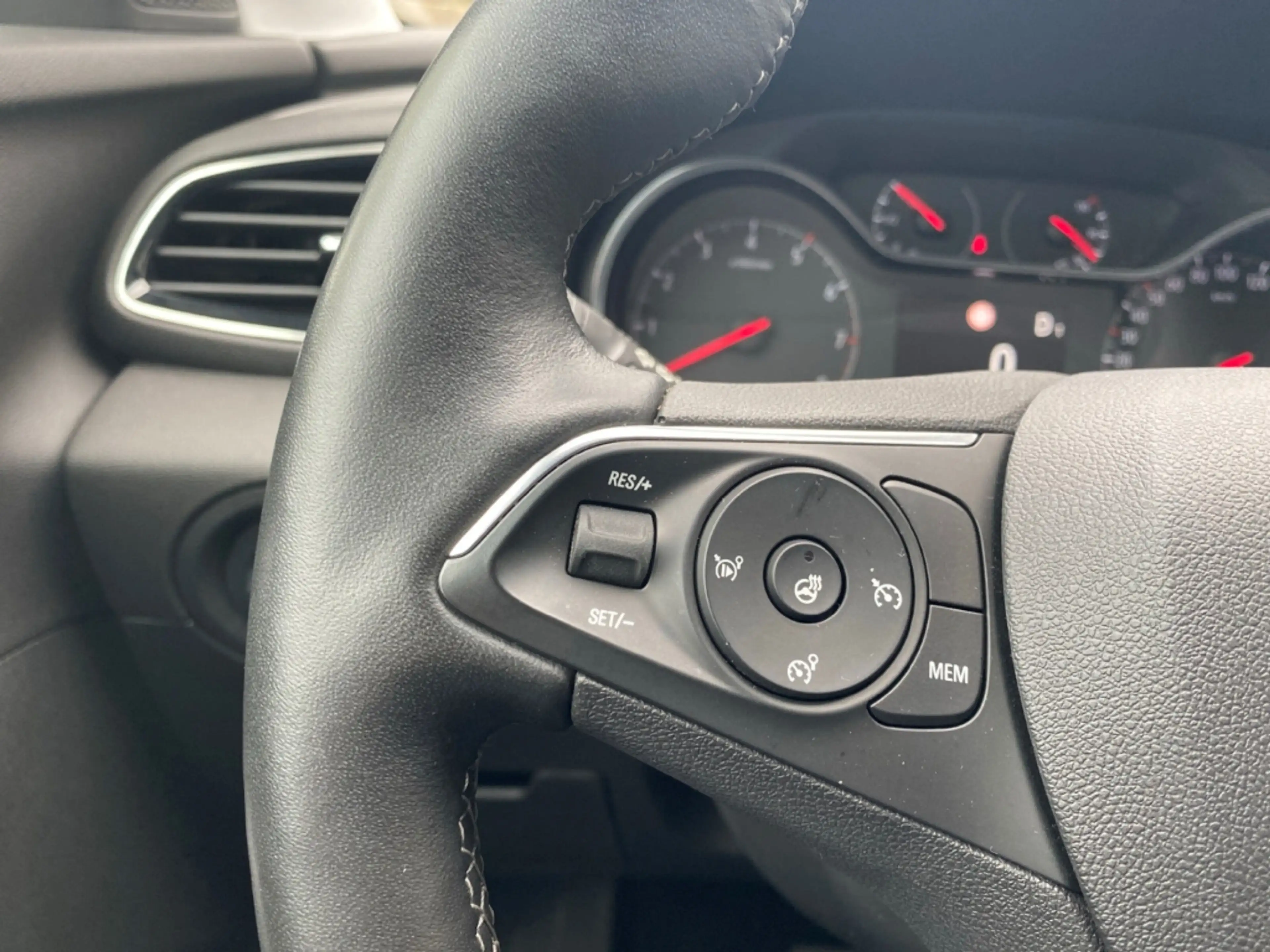 Opel Grandland X 1.6 Turbo 180PS Autom. Elegance Navi elektr. Heckk — photo 15