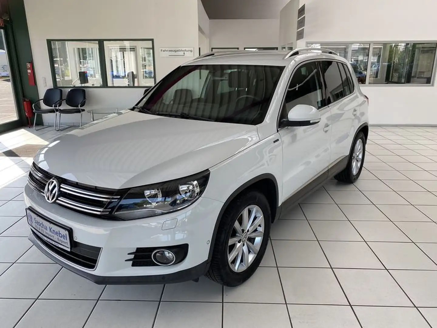 Volkswagen Tiguan 1.4 TSI Lounge Navi AHK 8-fach bereift Weiß - 2